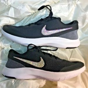 Bling women’s Nike shoes black white sz 9 Bling!